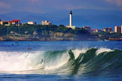Wave and Biarritz