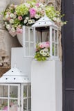 Wedding and marriage decoration. White boxes with flowers outside. Elegant bouquet. Arrangement and romance background. Tenderness concept. White and pink royalty free stock photos Wedding and marriage decoration. White boxes with flowers outside. Elegant bouquet. Arrangement and romance background. Tenderness concept. White and pink royalty free stock photos