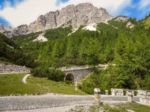 Weg aan Vrsic-Pas in het Nationale Park van Triglav, Julian Alps, Slovenië royalty-vrije stock foto's Weg aan Vrsic-Pas in het Nationale Park van Triglav, Julian Alps, Slovenië royalty-vrije stock foto's