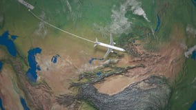 Weg des Handelsflugzeugfliegens von Moskau nach Peking die Erdkugel stock footage Weg des Handelsflugzeugfliegens von Moskau nach Peking die Erdkugel stock footage