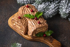 Weihnachten Yule Log Cake Traditioneller Schokoladennachtisch lizenzfreies stockfoto Weihnachten Yule Log Cake Traditioneller Schokoladennachtisch lizenzfreies stockfoto