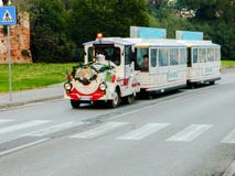 Weihnachts-Anziehungskräfte, Kind-` s Zug Zug von Santa Claus in Italien Ein neues Jahr ` s Eve in Italien stockfoto Weihnachts-Anziehungskräfte, Kind-` s Zug Zug von Santa Claus in Italien Ein neues Jahr ` s Eve in Italien stockfoto
