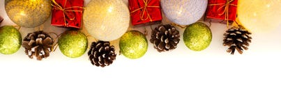 Weihnachtsanordnung mit den Kiefernzweigen, Kegel stockfoto Weihnachtsanordnung mit den Kiefernzweigen, Kegel stockfoto