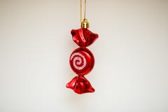Weihnachtsbaumspielzeug als festliche Dekoration lizenzfreies stockbild Weihnachtsbaumspielzeug als festliche Dekoration lizenzfreies stockbild