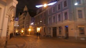 Weitwinkel-POV-Weg durch altes Stadt hyperlapse Riga, Lettland Dezember 2016 4k UHD Weitwinkel-POV-Weg durch altes Stadt hyperlapse Riga, Lettland Dezember 2016 4k UHD
