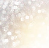 Weiße Silber und Goldabstrakte bokeh Lichter Defocused Hintergrund