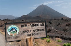 Wejście Parque Naturalny Robi Fogo powulkanicznemu kraterowi, Fogo wyspa, przylądek Verde zdjęcia stock Wejście Parque Naturalny Robi Fogo powulkanicznemu kraterowi, Fogo wyspa, przylądek Verde zdjęcia stock