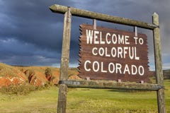 welcome-to-colorado-sign-37650496.jpg