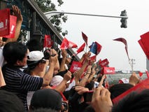 The welcoming crowd carried flags with slogans for 2008 Beijing royalty free stock photos The welcoming crowd carried flags with slogans for 2008 Beijing royalty free stock photos