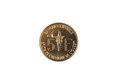 Westafrikanische Münze des Franken goldene 5 auf einem weißen Hintergrund stockfotos Westafrikanische Münze des Franken goldene 5 auf einem weißen Hintergrund stockfotos