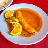 White round plate with fried banana, lime slices and solidified caramel royalty free stock photography White round plate with fried banana, lime slices and solidified caramel royalty free stock photography