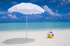 white sunshade and ball at the beach Royalty Free Stock Photo white sunshade and ball at the beach Royalty Free Stock Photo