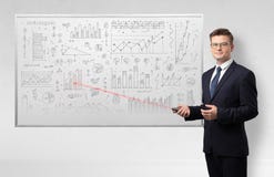 Профессор на геометрии преподавательства whiteboard стоковое фото rf Профессор на геометрии преподавательства whiteboard стоковое фото rf