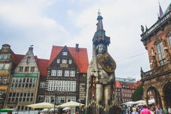 Widok Bremen targowy kwadrat z statuą i tłumem ludzie urzędu miasta, Roland, dziejowy centrum, Niemcy Zdjęcie Royalty Free Widok Bremen targowy kwadrat z statuą i tłumem ludzie urzędu miasta, Roland, dziejowy centrum, Niemcy Zdjęcie Royalty Free
