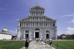 Widok fasada i główne wejście katedra Pisa, Włochy zdjęcia royalty free Widok fasada i główne wejście katedra Pisa, Włochy zdjęcia royalty free