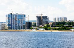 Widok na Saratov mieście od Volga rzeki Rosja zdjęcie stock Widok na Saratov mieście od Volga rzeki Rosja zdjęcie stock