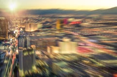 Widok z lotu ptaka Las Vegas linia horyzontu przy zmierzchem - Zamazany miasto zaświeca Obraz Stock Widok z lotu ptaka Las Vegas linia horyzontu przy zmierzchem - Zamazany miasto zaświeca Obraz Stock