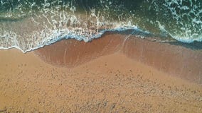 Widok z lotu ptaka morze plaża Odgórny widok zbiory wideo Widok z lotu ptaka morze plaża Odgórny widok zbiory wideo