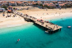 Widok z lotu ptaka Santa Maria plaża w Sal wyspy przylądku Verde, Cabo - obrazy stock Widok z lotu ptaka Santa Maria plaża w Sal wyspy przylądku Verde, Cabo - obrazy stock