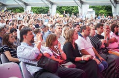 Widownia słucha Lars Danielsson teraźniejszości Liberetto 2 program w kwartetu formacie obrazy stock Widownia słucha Lars Danielsson teraźniejszości Liberetto 2 program w kwartetu formacie obrazy stock