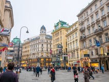 WIEDEŃ, AUSTRIA LUTY 17, 2018: Pejzaży miejskich widoki jeden Europa ` s najwięcej pięknej statuy Wiedeń i Zaludnia na ulicach, obrazy stock WIEDEŃ, AUSTRIA LUTY 17, 2018: Pejzaży miejskich widoki jeden Europa ` s najwięcej pięknej statuy Wiedeń i Zaludnia na ulicach, obrazy stock