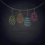 Wielkanocny tło z kolorowymi jajkami na chalkboard royalty ilustracja Wielkanocny tło z kolorowymi jajkami na chalkboard royalty ilustracja