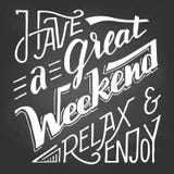 Wielkiego weekend relaksować chalkboard i cieszyć się royalty ilustracja Wielkiego weekend relaksować chalkboard i cieszyć się royalty ilustracja