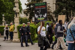 Wien/Österrike/Mai 30, 2019: Biafrans protest i Österrike mot det nigerianskt arkivfoton Wien/Österrike/Mai 30, 2019: Biafrans protest i Österrike mot det nigerianskt arkivfoton