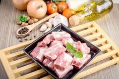 Wieprzowina ziobro na tnącej desce obrazy stock Wieprzowina ziobro na tnącej desce obrazy stock
