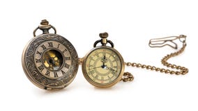 Wijnoogst Gegraveerd Metaalhorloge op Witte Achtergrond royalty-vrije stock fotografie Wijnoogst Gegraveerd Metaalhorloge op Witte Achtergrond royalty-vrije stock fotografie