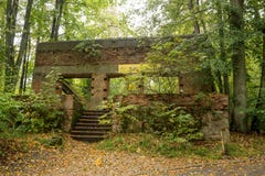 Wilczy ` s Lair, Adolf Hitler ` s bunkier, Polska Pierwszy Wschodnie Frontowe kwatery główne, druga wojna światowa Kompleks dmuch zdjęcia royalty free Wilczy ` s Lair, Adolf Hitler ` s bunkier, Polska Pierwszy Wschodnie Frontowe kwatery główne, druga wojna światowa Kompleks dmuch zdjęcia royalty free