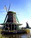 Windmolen en schip royalty-vrije stock foto Windmolen en schip royalty-vrije stock foto