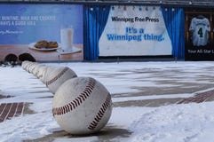 WINNIPEG, CANADA - 2014-11-18: Street art installation of baseballs near Winnipeg Goldeyes Baseball Club. The Winnipeg royalty free stock photography WINNIPEG, CANADA - 2014-11-18: Street art installation of baseballs near Winnipeg Goldeyes Baseball Club. The Winnipeg royalty free stock photography