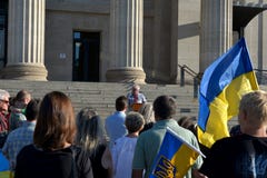 Winnipeg ουκρανικές κοινοτικές συναθροίσεις για το φυλακισμένο παραγωγό ταινιών στοκ εικόνα Winnipeg ουκρανικές κοινοτικές συναθροίσεις για το φυλακισμένο παραγωγό ταινιών στοκ εικόνα