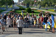Winnipegs samlar ukrainska gemenskap för fängslad filmskapare royaltyfri bild Winnipegs samlar ukrainska gemenskap för fängslad filmskapare royaltyfri bild