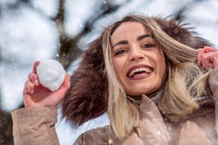 Winterurlaub-, Weihnachts- und Leutekonzept †„lächelndes Mädchen p lizenzfreies stockfoto Winterurlaub-, Weihnachts- und Leutekonzept †„lächelndes Mädchen p lizenzfreies stockfoto