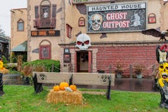 Wisconsin Dells, WI/USA - 10-22-2017: Ghost Outpost Haunted Hou stock photography Wisconsin Dells, WI/USA - 10-22-2017: Ghost Outpost Haunted Hou stock photography