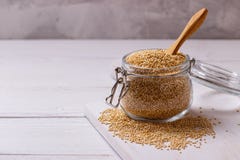 Witte quinoa zaden stock afbeelding Witte quinoa zaden stock afbeelding