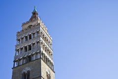 - wizerunek z kopii przestrzeni? szczeg?? dzwonkowy wierza ?wi?tobliwy Zeno katedralny ko?ci?? w Pistoia mie?cie Tuscany, W?ochy fotografia royalty free - wizerunek z kopii przestrzeni? szczeg?? dzwonkowy wierza ?wi?tobliwy Zeno katedralny ko?ci?? w Pistoia mie?cie Tuscany, W?ochy fotografia royalty free