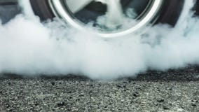Wlec bieżnego samochodu oparzenie opony przy początek linią zdjęcie wideo Wlec bieżnego samochodu oparzenie opony przy początek linią zdjęcie wideo