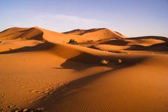 Woestijnduinen de Sahara stock afbeelding Woestijnduinen de Sahara stock afbeelding