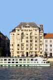 Wohnungs-Haus in Budapest lizenzfreie stockfotografie Wohnungs-Haus in Budapest lizenzfreie stockfotografie