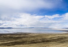 Wolken en Great Salt Lake royalty-vrije stock afbeeldingen Wolken en Great Salt Lake royalty-vrije stock afbeeldingen