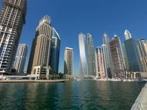 Wolkenkrabbers, Woningbouw in Doubai Marina Skyline worden gezien die royalty-vrije stock fotografie Wolkenkrabbers, Woningbouw in Doubai Marina Skyline worden gezien die royalty-vrije stock fotografie