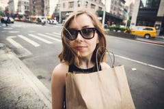 https://thumbs.dreamstime.com/t/woman-holding-shopping-bag-soho-manhattan-new-york-doing-city-having-fun-laughing-outside-streets-summer-day-beautiful-69769803.jpg