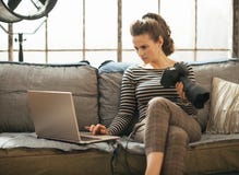 Woman with modern dslr photo camera using laptop royalty free stock photos Woman with modern dslr photo camera using laptop royalty free stock photos