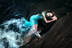 Woman posing on a beach with rocks Royalty Free Stock Photos Woman posing on a beach with rocks Royalty Free Stock Photos