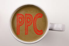 Word, écrivant le PPC - payez par texte de clic en café dans la tasse Concept d'affaires pour l'Internet SEO Money sur le fond bl Photos libres de droits Word, écrivant le PPC - payez par texte de clic en café dans la tasse Concept d'affaires pour l'Internet SEO Money sur le fond bl Photos libres de droits
