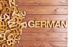 Wortdeutscher gemacht mit hölzernen Buchstaben Lizenzfreie Stockfotografie Wortdeutscher gemacht mit hölzernen Buchstaben Lizenzfreie Stockfotografie