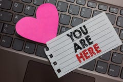 Wortschreibenstext sind Sie hier Geschäftskonzept für dieses ist Ihr aschiger Computer des StandortBezugspunkt-globalen Positions stockfoto Wortschreibenstext sind Sie hier Geschäftskonzept für dieses ist Ihr aschiger Computer des StandortBezugspunkt-globalen Positions stockfoto